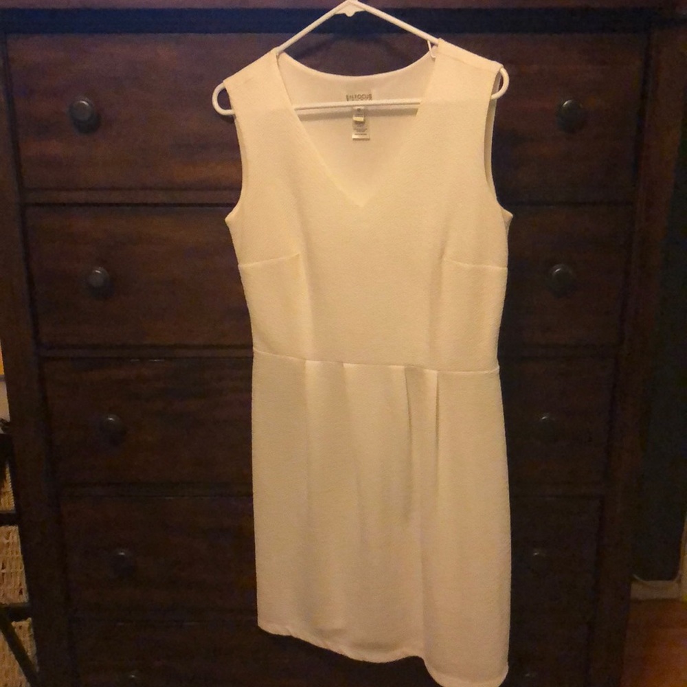 White sleeveless dress